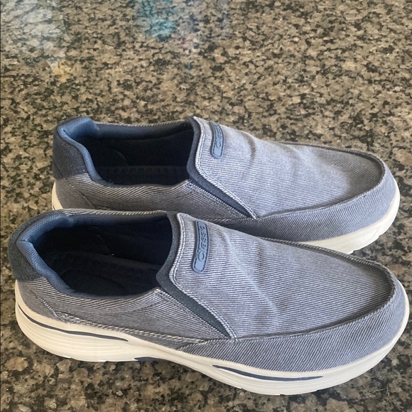 Blue Athletic Shoes with Lightweight Design - Picture 1 of 4